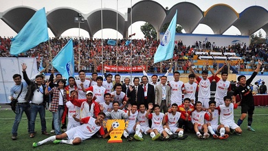 Sân vận động Đại học Bách Khoa – “Thánh đường” của bóng đá sinh viên lại lên đèn