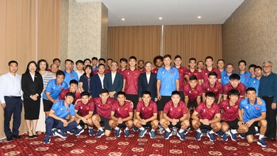 Đại sứ quán Việt Nam tại Lào thăm và động viên đội tuyển Việt Nam