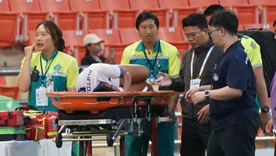 “Tai nạn kép” SEA Games 33: Hậu vệ U22 Lào vừa chấn thương nặng vừa bị thẻ đỏ