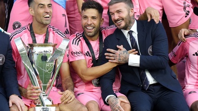 Cuộc giải nghệ đầy ngọt ngào của hai huyền thoại cùng Messi