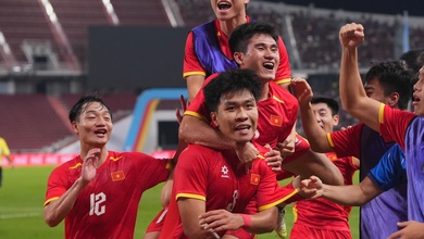 HLV Kim Sang-sik đi vào lịch sử với hai lần vô địch trên đất Thái Lan