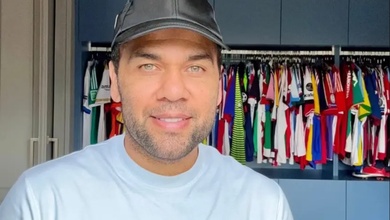 Dani Alves mua một câu lạc bộ ở Bồ Đào Nha và "ký hợp đồng" thi đấu cho chính