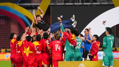 HLV Kim Sang Sik: Gia đình tôi nghĩ tivi hỏng khi Việt Nam thua Thái Lan 0-2