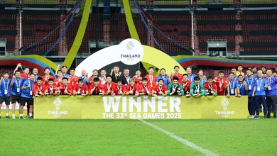 Món quà đặc biệt HLV Park Hang Seo tặng “hậu bối” Kim Sang Sik