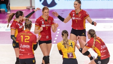 Le Wolves khép lại năm bằng chiến thắng 3-1 trước Club Italia