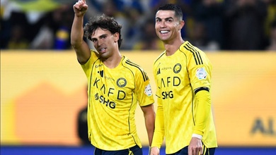 Ronaldo trở thành cầu thủ đầu tiên ghi được 40 bàn thắng trong 14 năm khác nhau