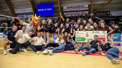 La Reale Mutua Fenera Chieri ’76 vượt qua Busto sau tie-break nghẹt thở