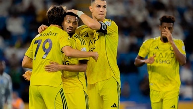 Cristiano Ronaldo ghi bàn bằng... lưng và khép lại năm 2025 bằng con số ấn tượng