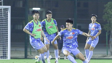 HLV Kim Sang Sik chưa vội gạch tên Thanh Nhàn vì chấn thương