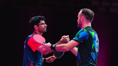 Manav Thakkar gây bất ngờ trước Simon Gauzy tại WTT Champions Doha 2026,