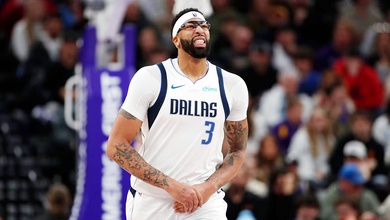 Tin chấn thương Dallas Mavericks: Anthony Davis tổn thương dây chằng tay trái, nguy cơ nghỉ hết mùa