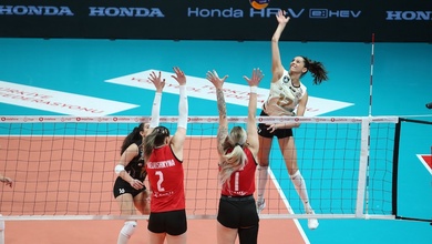 VakıfBank tiếp tục phong độ bất bại, vươn lên đỉnh bảng sau chiến thắng thuyết phục