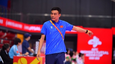 HLV Nguyễn Đình Hoàng và năm bứt phá lịch sử của futsal nữ Việt Nam