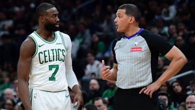 Jaylen Brown bị NBA phạt 35.000 USD sau màn mắng trọng tài thậm tệ