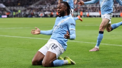 Tân binh Semenyo giúp Man City giành lợi thế ở bán kết Carabao Cup