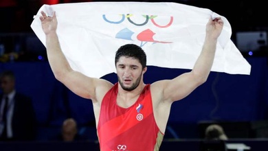 HCV Olympic Sadulaev ký hợp đồng độc quyền với Real American Freestyle