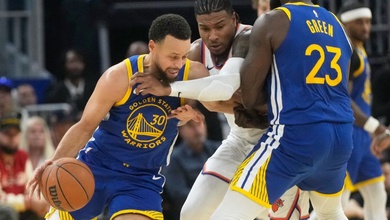 Warriors thắng Knicks, nhưng dáng đi khập khiễng của Steph Curry gây lo lắng