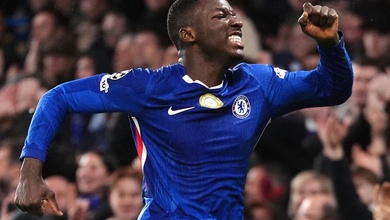 Bàn thắng quyết định đưa Chelsea của Rosenior vào Top 8 Champions League