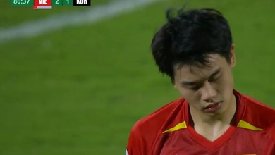 Đình Bắc lên tiếng sau tấm thẻ đỏ ở chiến thắng kịch tính trước U23 Hàn Quốc