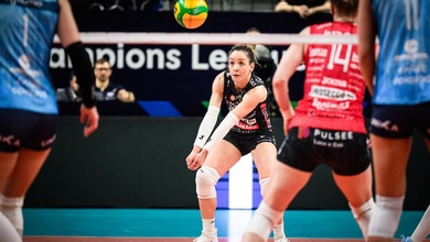 Huyền thoại libero De Gennaro tiếp tục thi đấu thêm ít nhất một mùa giải