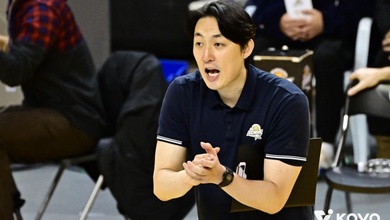 HLV Ha Hyun-yong dẫn dắt đội V-Star tại trận All-Star bóng chuyền Hàn Quốc