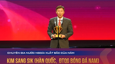 Trực tiếp Gala trao giải Cúp Chiến thắng 2025: HLV Kim Sang-sik nhận giải Chuyên gia nước ngoài của năm