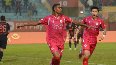Đình Bắc hụt bàn thắng, CAHN chặn mạch 35 trận bất bại của Ninh Bình để chiếm ngôi đầu