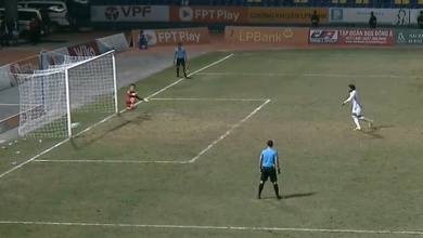 Xuân Son đá hỏng phạt đền phút bù giờ, Nam Định đánh rơi chiến thắng khó tin