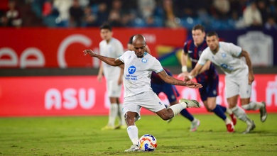 Không Xuân Son, đá hỏng 2 quả phạt đền, Nam Định vẫn giữ ngôi đầu bảng