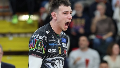 Phụ công cao hơn 2m dính chấn thương nặng, nhà ĐKVĐ CEV Champions League lâm nguy