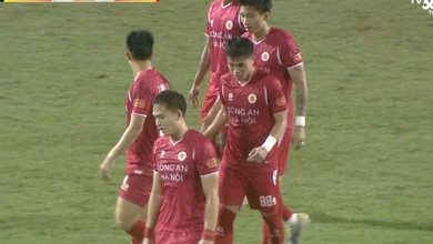 Đoàn Văn Hậu lập siêu phẩm giữa sân, CAHN xây chắc ngôi đầu V.League