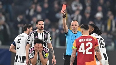 Vì sao VAR đổi thẻ vàng thứ hai thành thẻ đỏ cho hậu vệ của Juventus?