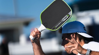 Kosmos Pro V: Bước ngoặt trong thiết kế vợt pickleball với hình dáng hybrid đột phá