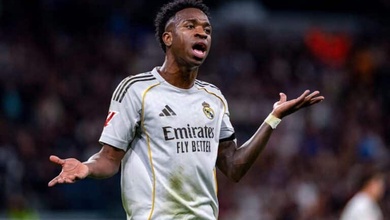 Real Madrid thua sốc trên sân nhà, cuộc đua vô địch thêm chông gai