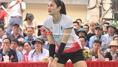 Vi Thị Như Quỳnh ra mắt Hà Nội Tasco Auto tại giải bóng chuyền hội làng Kim Thiều
