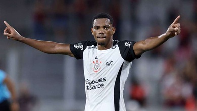 AC Milan vướng vào rắc rối dù nắm trong tay tài năng Brazil