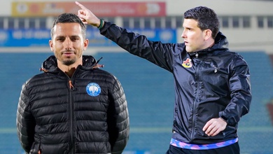 Bốn ngày, hai HLV châu Âu mất việc: Ghế nóng V.League rất khắc nghiệt