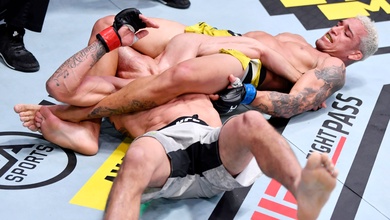 Huyền thoại UFC dự đoán Charles Oliveira sẽ phải trả giá đắt trước Max Holloway tại UFC 326