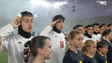 Cầu thủ nữ Iran hát quốc ca, thực hiện kiểu chào đặc biệt ở Asian Cup 2026