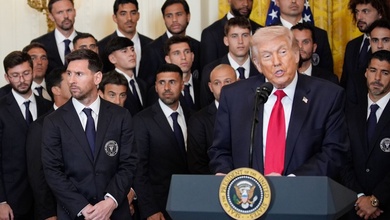 Những dấu hiệu cho thấy sự khó chịu của Messi trong cuộc gặp với Trump