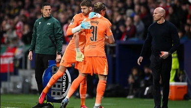 CĐV Tottenham "tố" Romero ra lệnh cho HLV Tudor thay Kinsky ra khỏi sân sau 17 phút