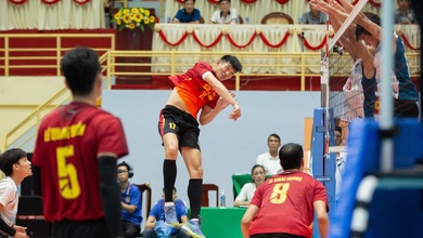 Đối chuyền 3 lần VĐQG Nguyễn Văn Hạnh thử thách với chiếc ghế nóng HLV bóng chuyền Công An Tp.HCM