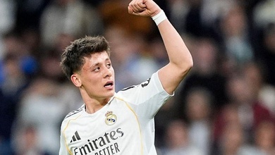 Guler lập siêu phẩm cho Real Madrid từ cự ly 65 mét gây choáng váng giới hâm mộ