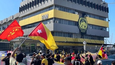 CĐV Malaysia biểu tình trước trụ sở FAM, yêu cầu minh bạch vụ nhập tịch