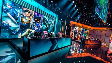 LEC tiếp tục ở lại Berlin đến 2027, Riot Games phủ nhận tin đồn “thi đấu hoàn toàn online”