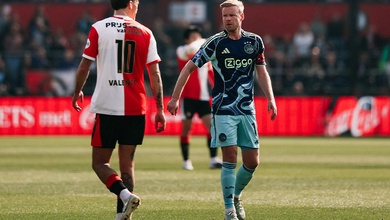 Kỳ lạ: Một cầu thủ không hề chạm bóng trong suốt 20 phút trận Feyenoord và Ajax