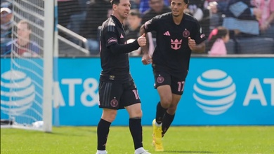 Messi rút ngắn khoảng cách với Cristiano Ronaldo trong cuộc đua ghi bàn mọi thời đại