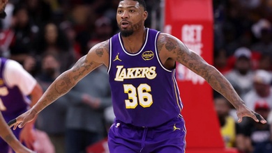 Marcus Smart tuyên bố sắm vai "đại ca" phòng thay đồ Lakers thay LeBron James