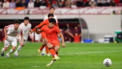 U23 Trung Quốc lại thoát thua phút cuối, kịch tính cuộc đua ngôi đầu