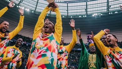 Senegal trưng bày chiếc cúp vô địch châu lục sau khi bị thu hồi và trao cho Marốc